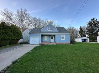 16713 Raymond St, Maple Heights, OH 44137