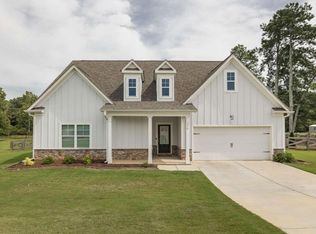175 Farm Lakeside Dr, Winder, GA 30680