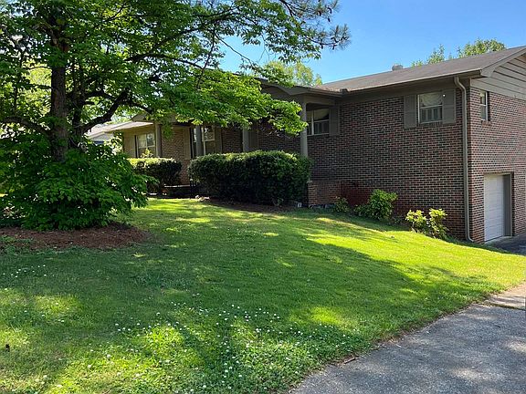 3rd image of 906 Heritage Dr