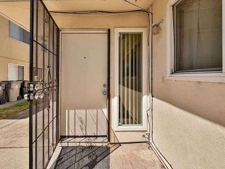 7424 Franklin Blvd #3 — Photo 2
