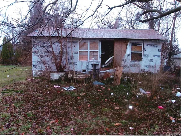 425 Godin Ave, Cahokia, IL 62206