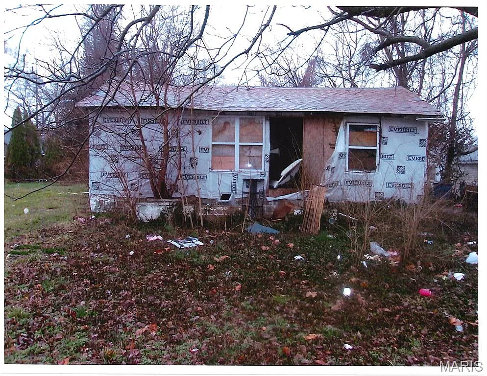 425 Godin Ave photo 1