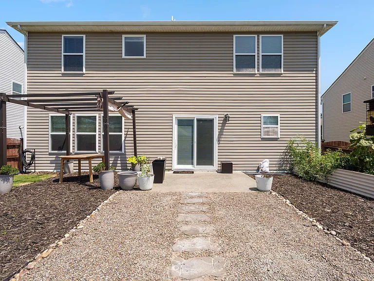 855 Ember Dr — Photo 3