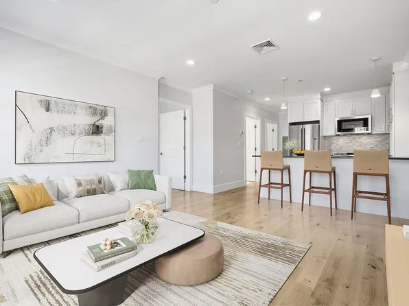 30 Polk St #208, Charlestown, MA 02129