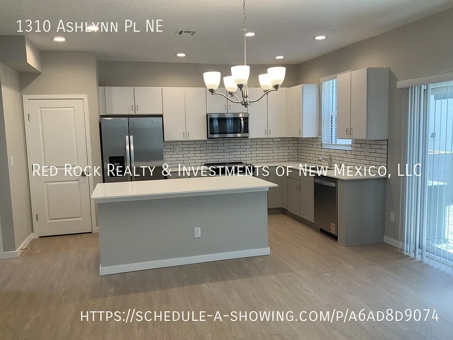 Luxury 3BR/2.5BTH Townhome in Rio Rancho! — Photo 3