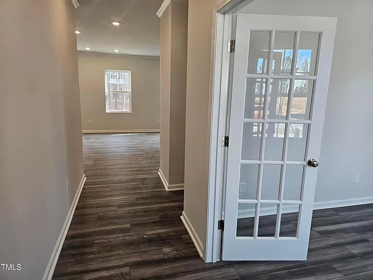 469 Willard Woods Dr — Photo 5