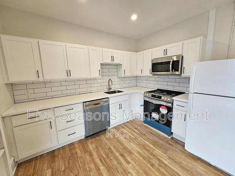 2 bed, 1.0 bath, 800 sqft, $2,350 — Photo 3