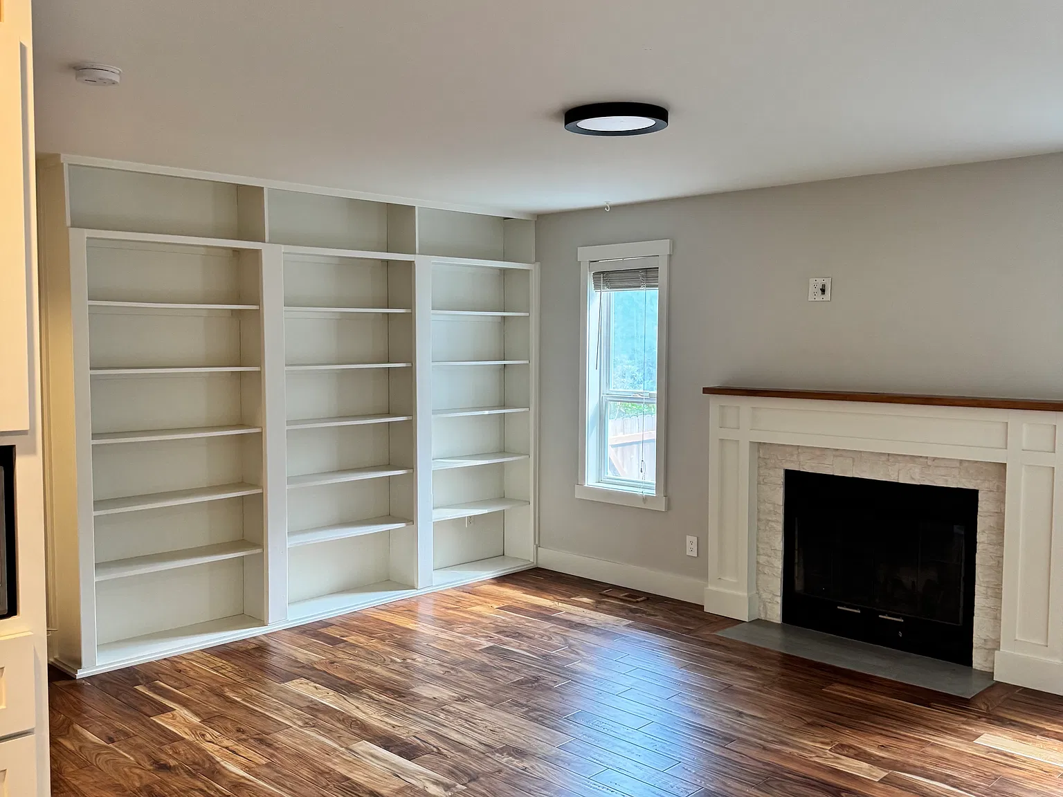 4 bed, 2.5 bath, 1932 sqft, $3,500 — Photo 4