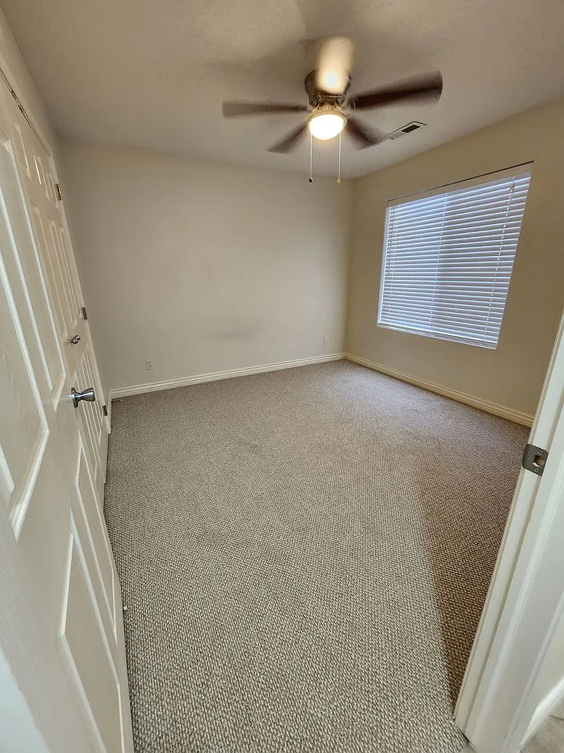 The Seasons @ Mesa Hills 3 bed/2 bath — Photo 4