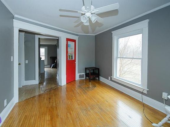 2nd image of 822 S Kalamazoo Ave