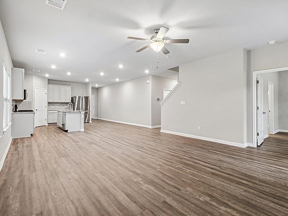 3rd image of 616 Sigourney Way