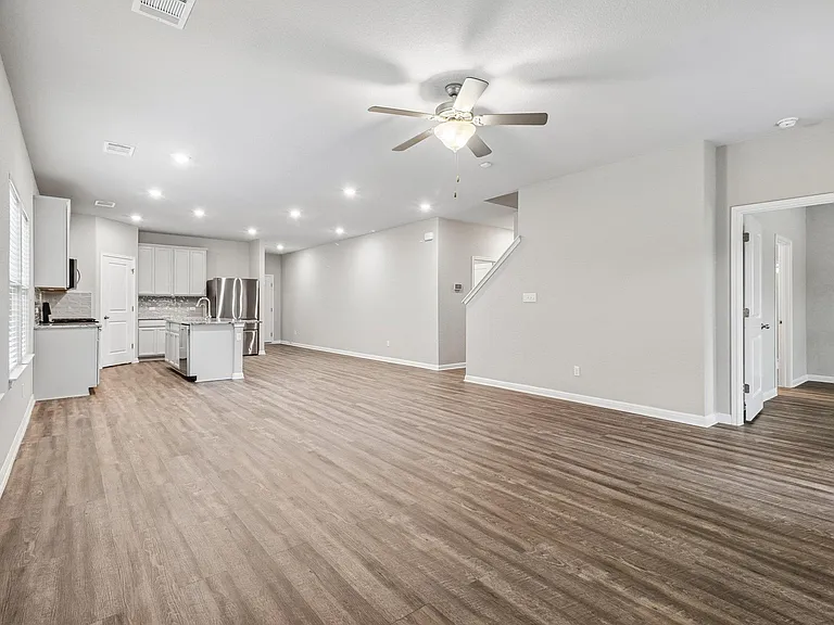 616 Sigourney Way — Photo 3