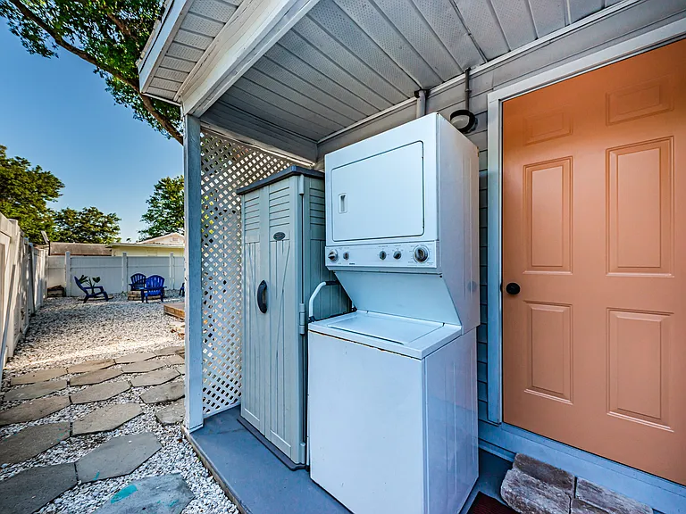 918 Hawkins St — Photo 27