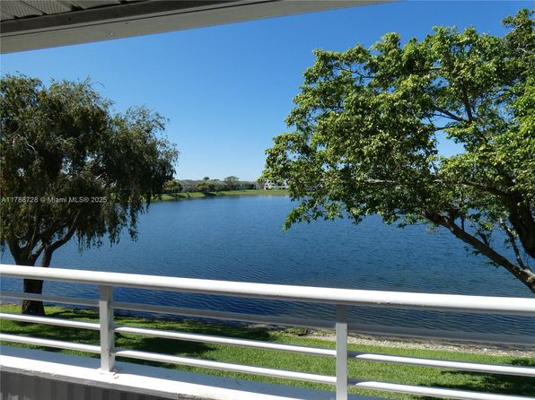 3473 NW 44th St APT 201