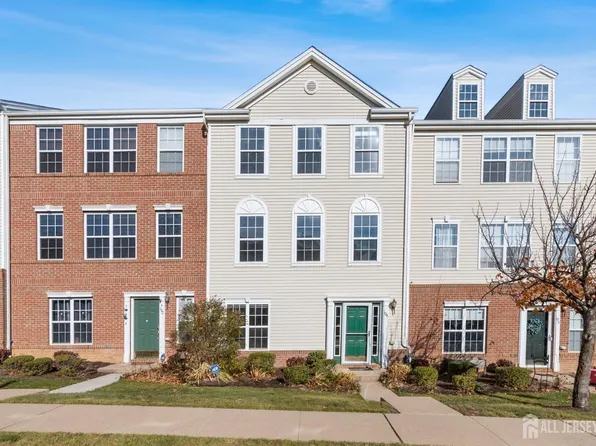 104 Woodlake Dr, Parlin, NJ 08859