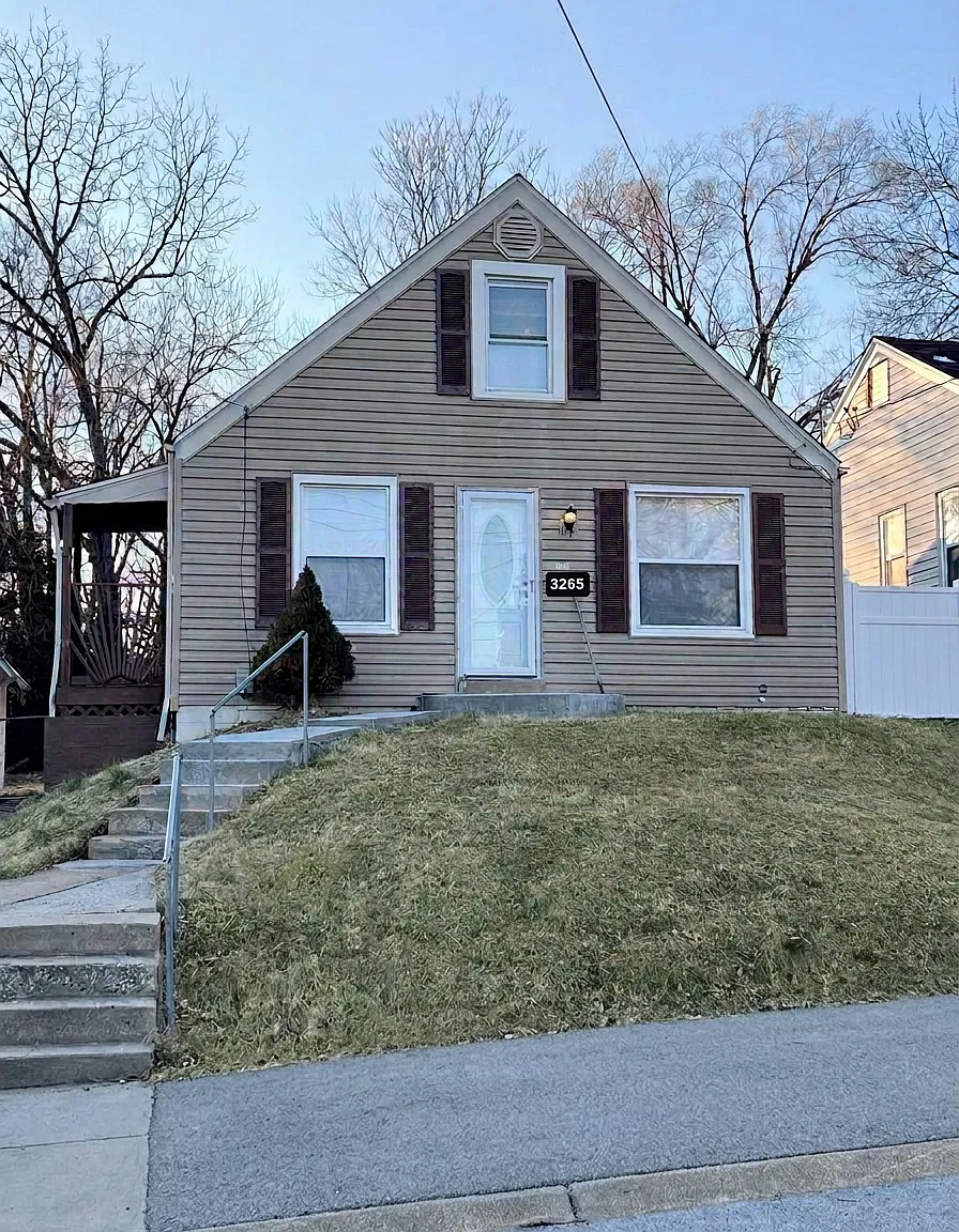 3 bed, 1.0 bath, 749 sqft, $1,275 — Photo 1