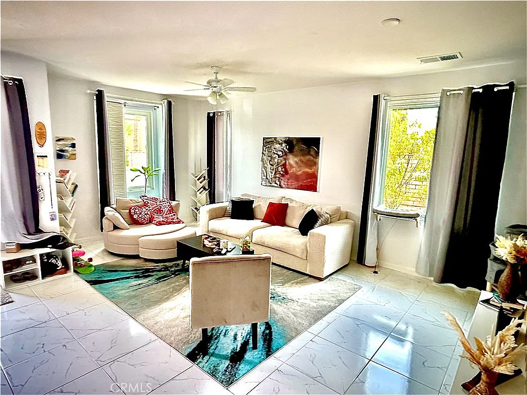 4 bed, 2526 sqft, $975 — Photo 3