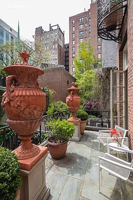 Sold by Sotheby's International Realty | media 7