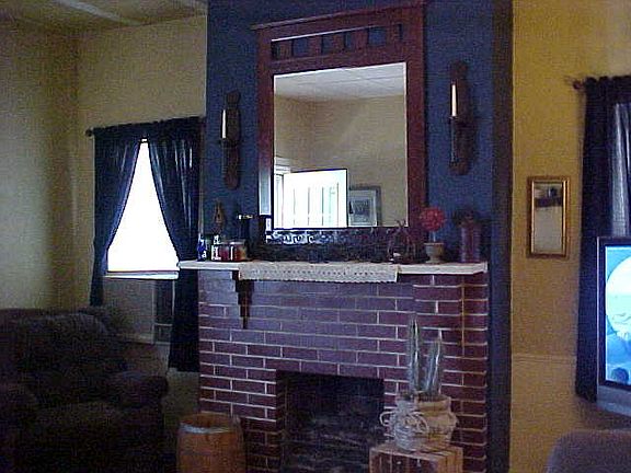 3rd image of 206 E 5th St