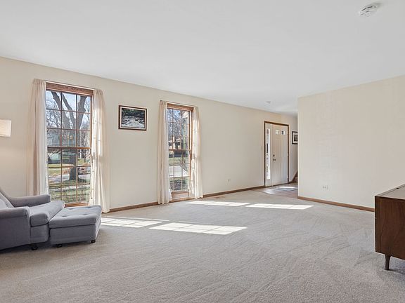 4th image of 406 Whipple Ln