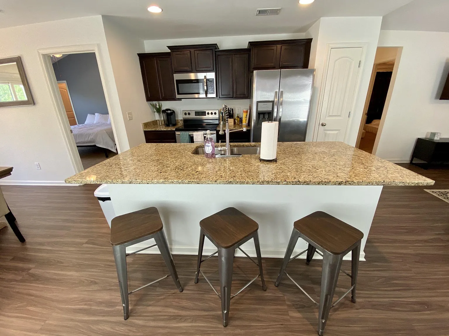 3 bed, 1504 sqft, $3,345 — Photo 4