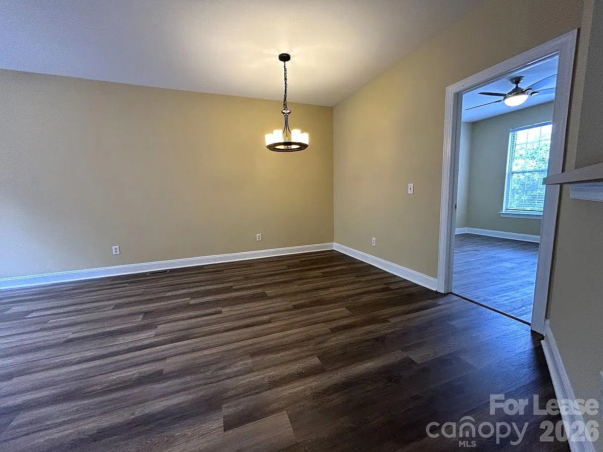 3 bed, 3.0 bath, 1353 sqft, $1,800 — Photo 4