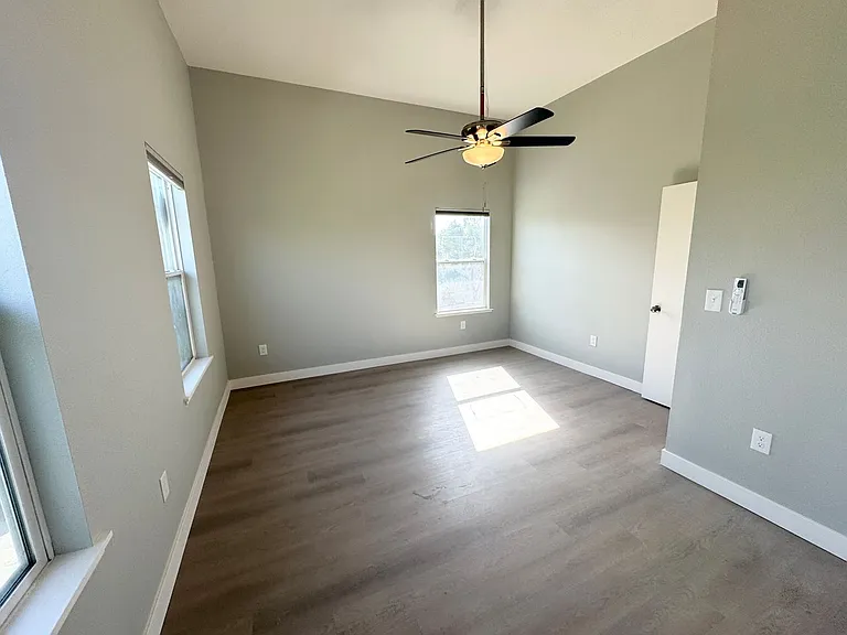 223 S K St — Photo 6
