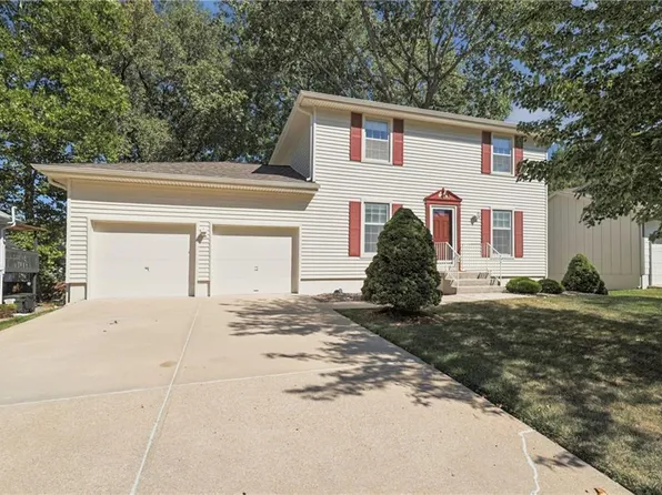 924 SE Gingerbread Ln, Blue Springs, MO 64014