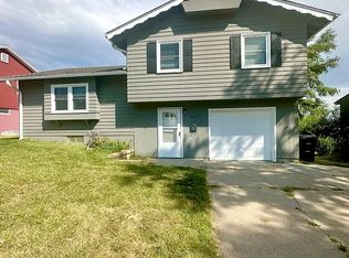 5617 N 69th St, Omaha, NE 68104
