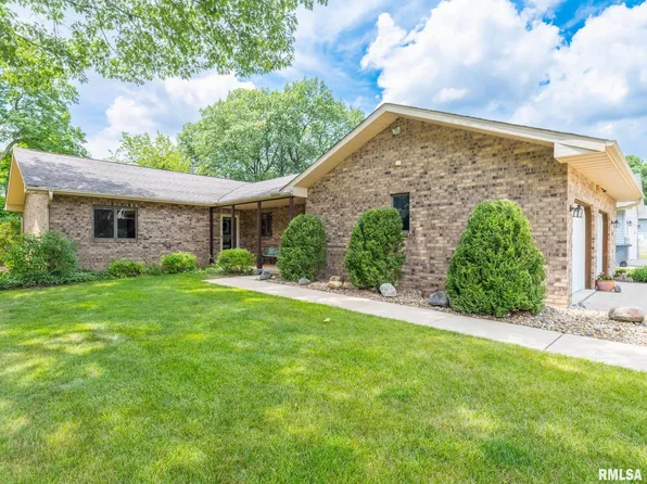 138 Oakmoor Dr, East Peoria, IL 61611