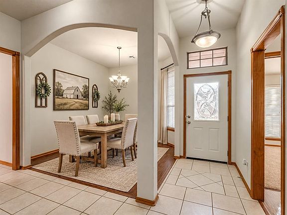 4th image of 525 Madeline Ln