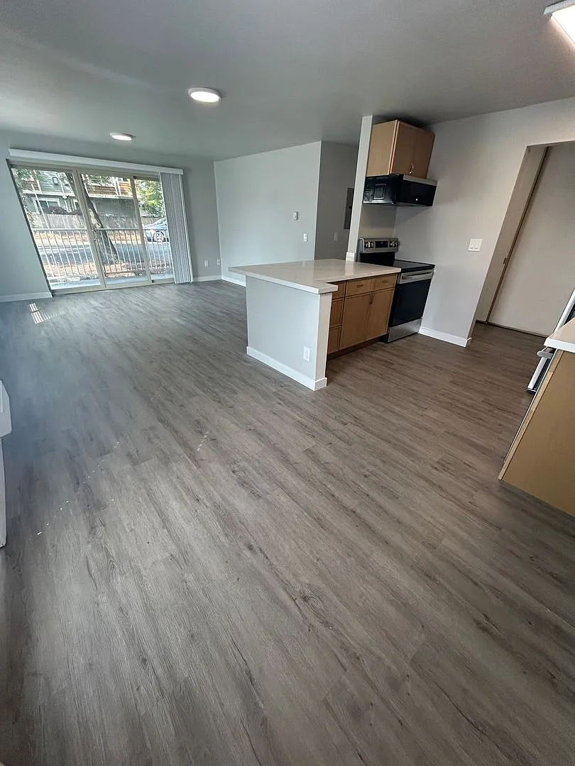 9100 Roosevelt Apartments — Photo 3