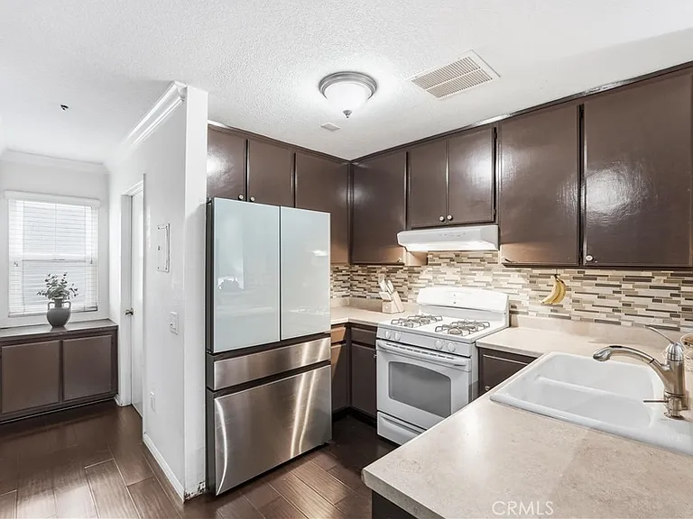334 S Walnut Ave #D-11 — Photo 7
