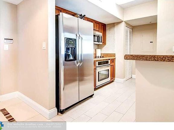 2nd image of 347 N New River Drive E # Fl 14th