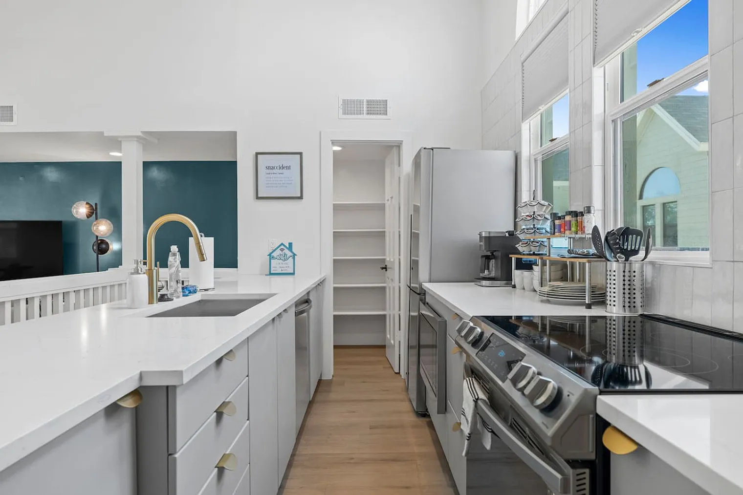 2 bed, 1.0 bath, $2,936 — Photo 4