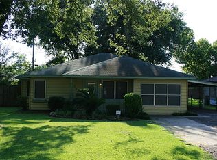 211 Begonia Ln, Highlands, TX 77562