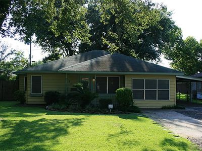 211 Begonia Ln, Highlands, TX, 77562