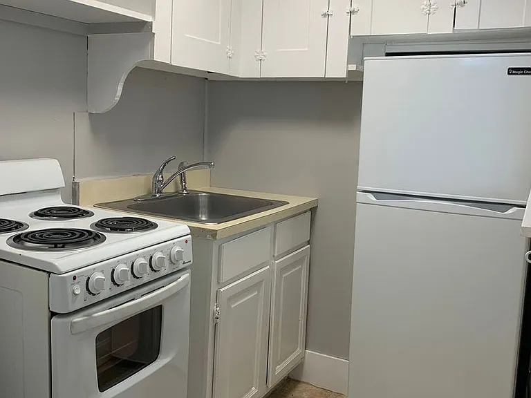 74-76 Seavey Street — Photo 5