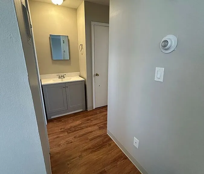 Keri Lyn Apartments — Photo 18