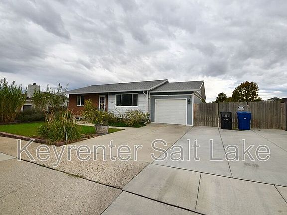 2nd image of 5585 W Mountain Men Dr