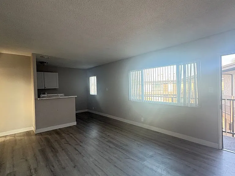 Marine Bay Apartments — Photo 1