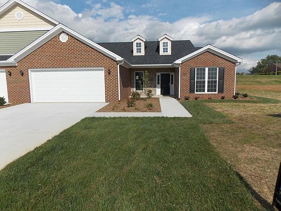 2nd image of 103 Villa Oak Cir