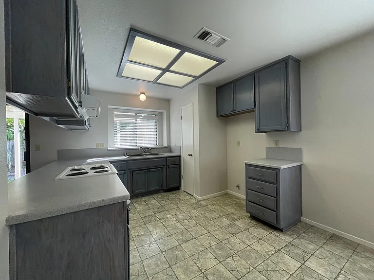 1817 Heron Ln — Photo 5