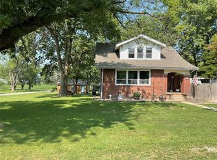 523 S 5th St, New Douglas, IL