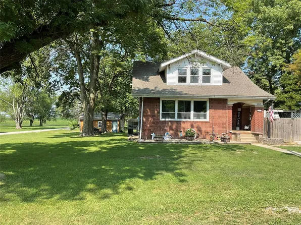 523 S 5th St, New Douglas, IL 62074