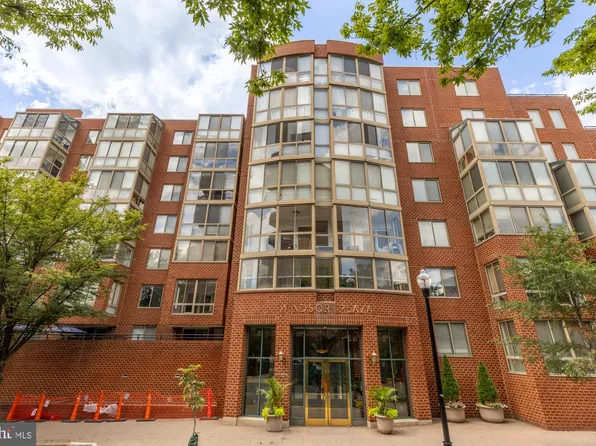 1050 N Taylor St APT 404, Arlington, VA 22201