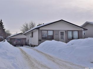 1571 1st St E, Prince Albert, SK S6V0E8