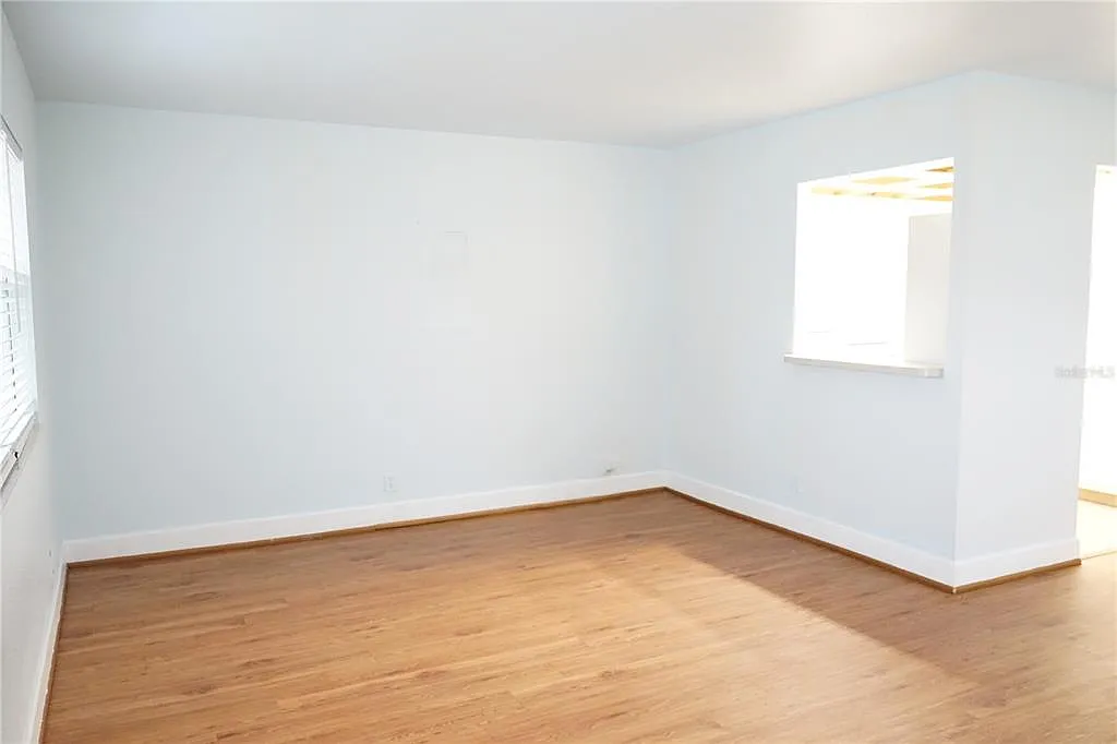 1 bed, 1.5 bath, 800 sqft, $1,300 — Photo 4