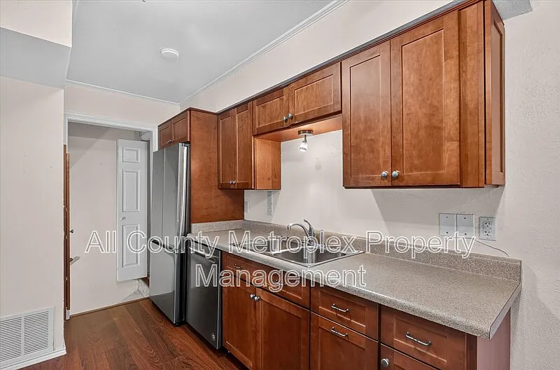 2 bed, 2.5 bath, 1632 sqft, $2,100 — Photo 2