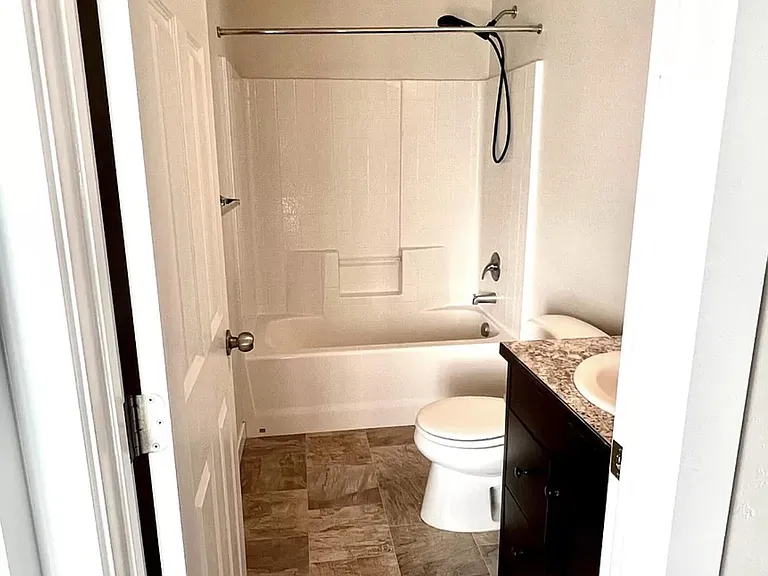 715 SW Huebert St — Photo 18